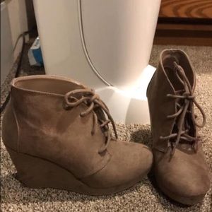 Size 7 wedge boots
